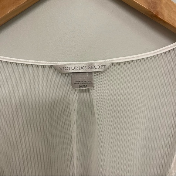 Victoria’s Secret Robe Size Medium White Lace Mesh Flutter Cap Sleeve Open Satin - Picture 8 of 8